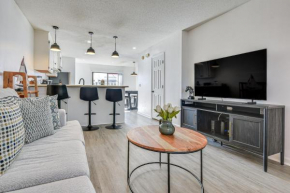 1 Mi to Beach Pet-Friendly Grand Strand Townhome